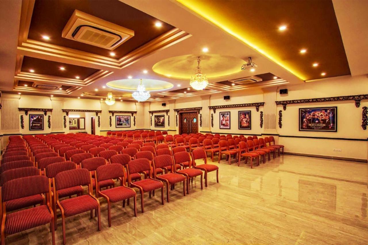 Cinemascope An Apart Hotel Chennai Exterior foto