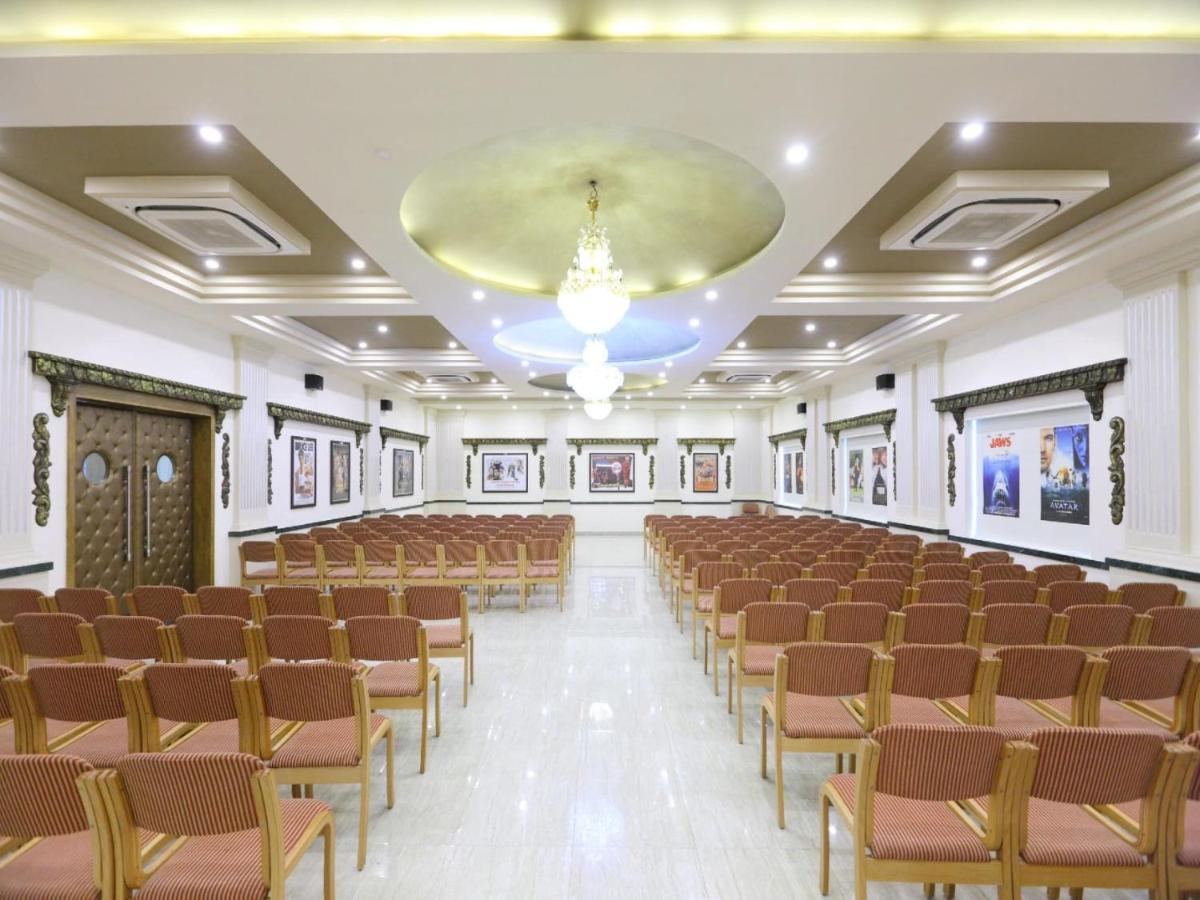 Cinemascope An Apart Hotel Chennai Exterior foto
