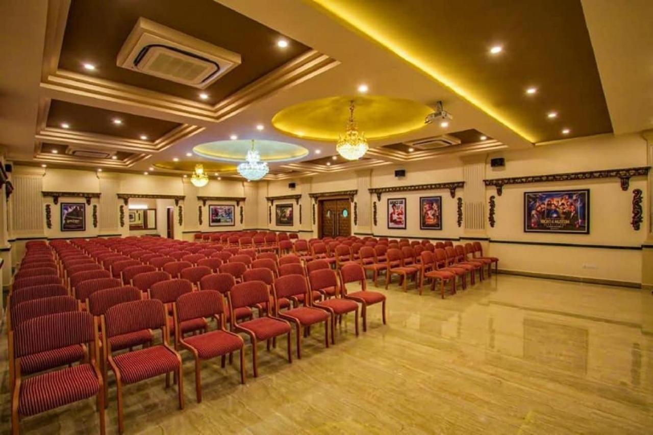 Cinemascope An Apart Hotel Chennai Exterior foto